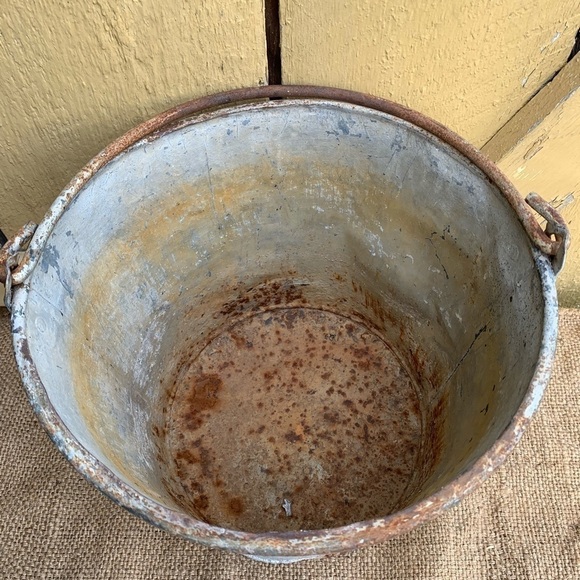 Antique Dehler Bros. Metal Fire Fighting Bucket - Picture 2 of 8